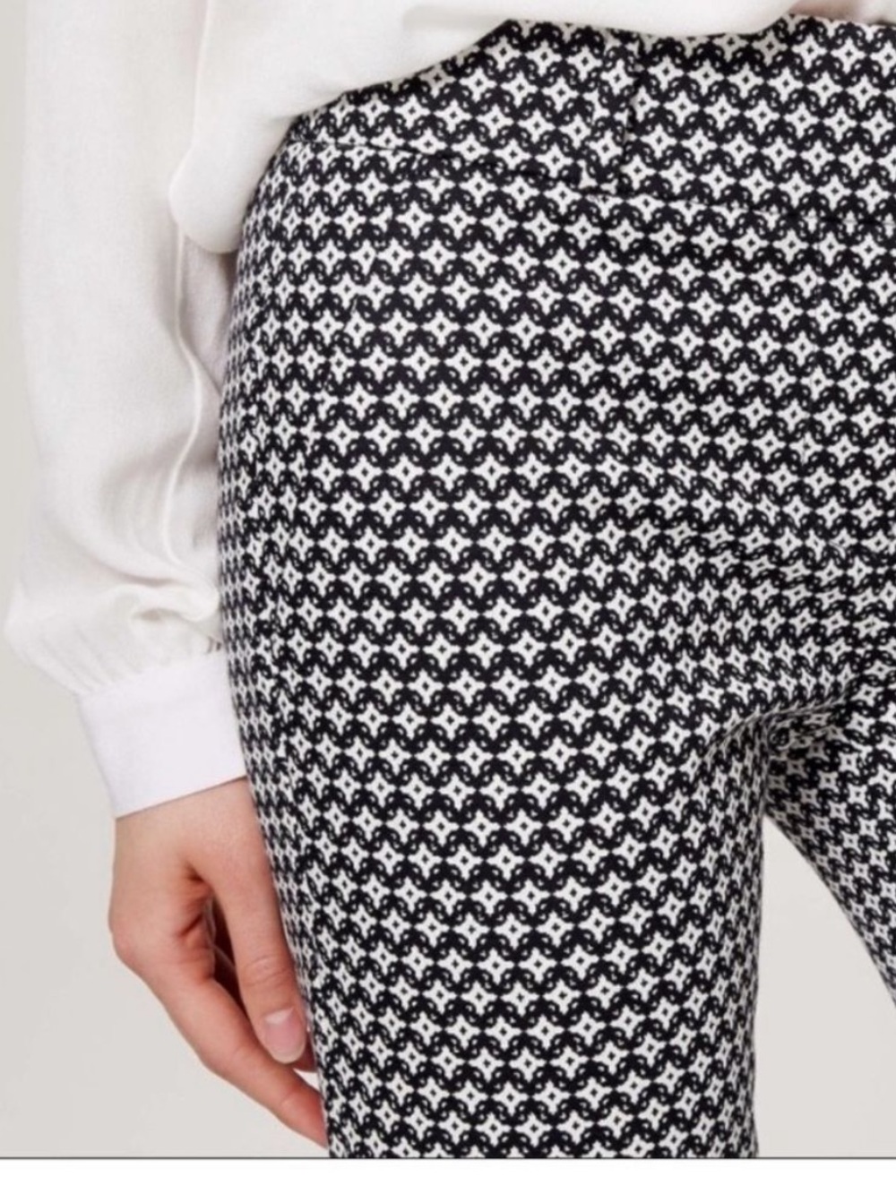 LOFT Black and White Geometric Skinny Pants